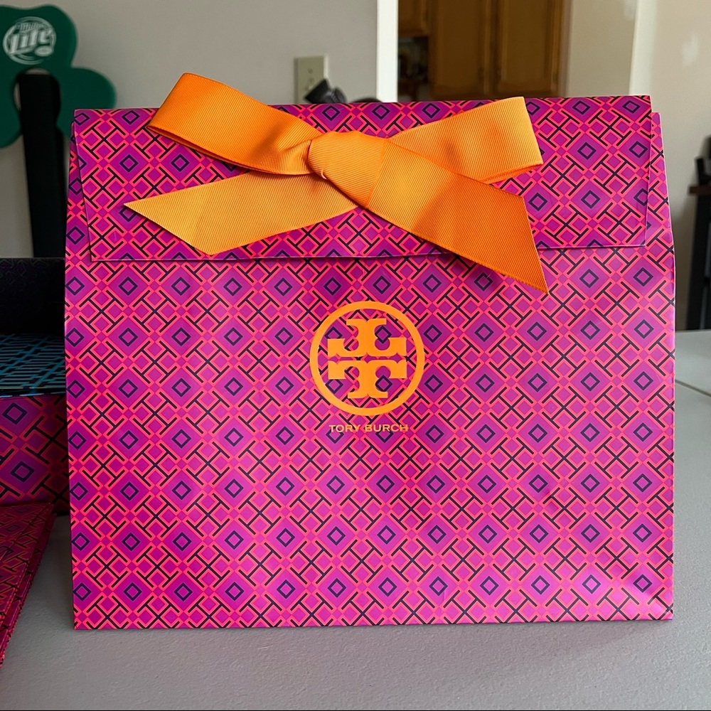 Medium Tory Burch gift bag with bow